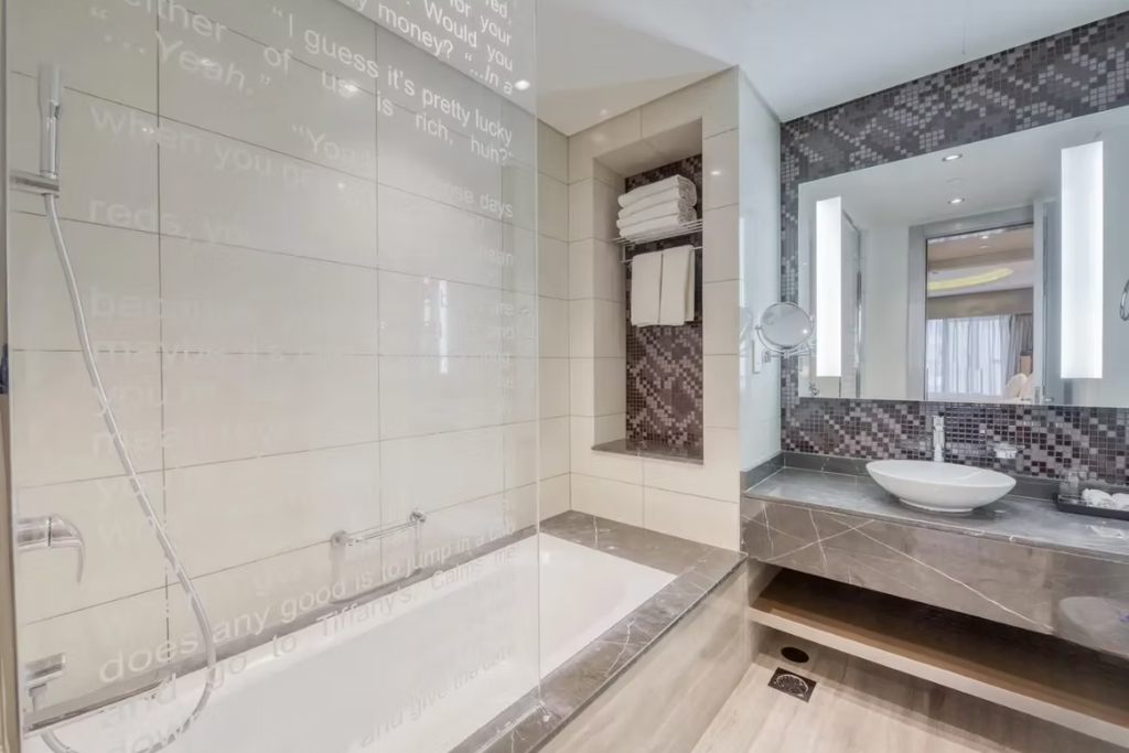 EagleEye | Paramount Tower D | 1BR | Sleeps 3/4